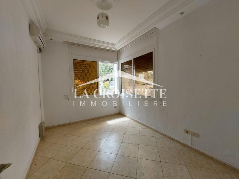 Etage de villa S+3 à La Marsa